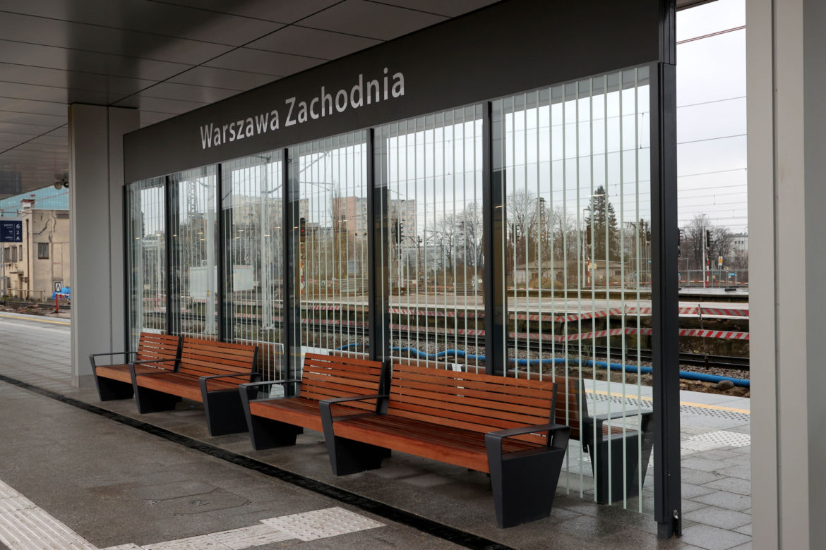Pierwszy pociąg wjechał na nowy peron na Warszawie Zachodniej. Inwestycja budzi zachwyt