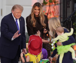 Cukierek albo psikus! Trump zaskoczył pod Białym Domem