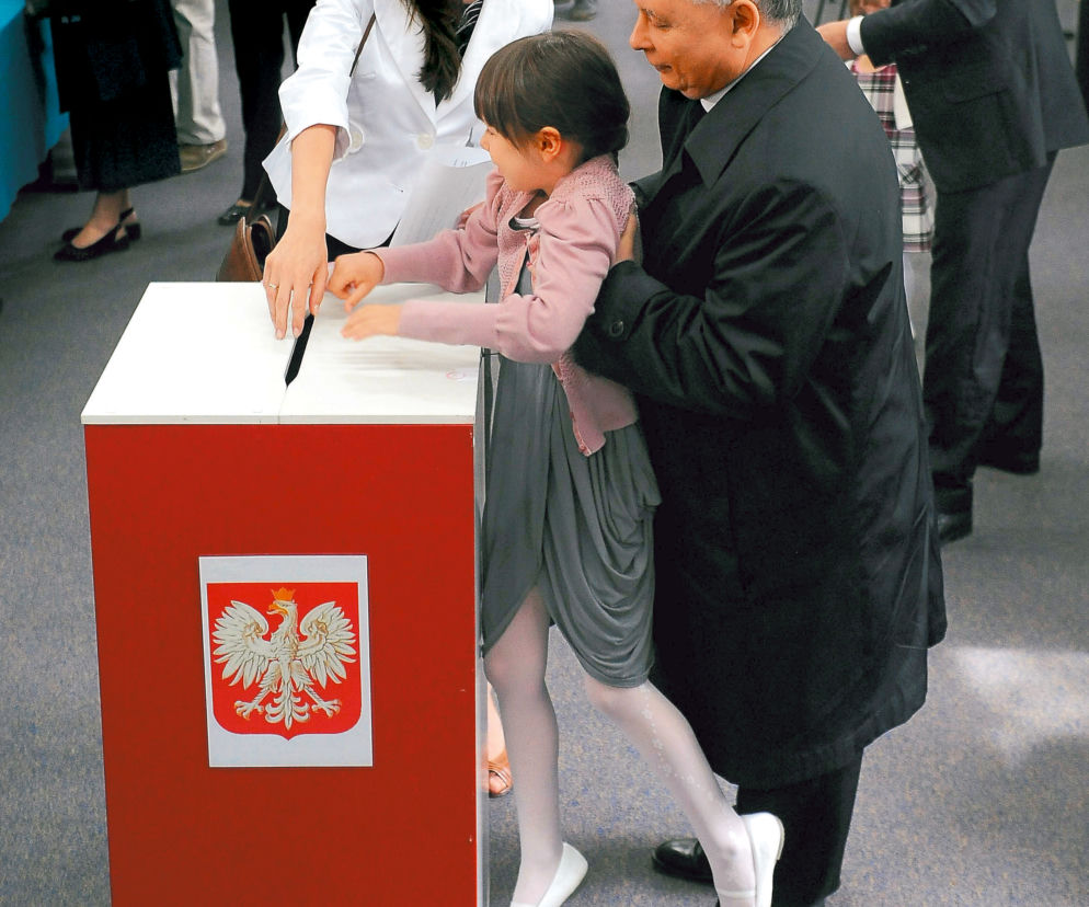 Przed głosowaniem Jarosław Kaczyński odwiedził mamę