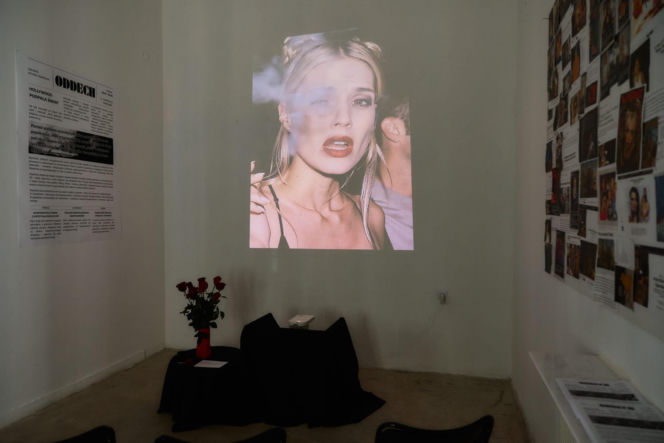 „Smoking is hot”? Studio Jaskółka punktuje trend na dirty glamour