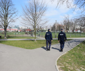 Policjanci kontrolują też parki