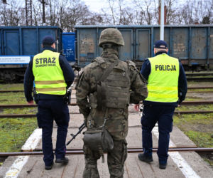 Wojsko patroluje dworzec w Koszalinie