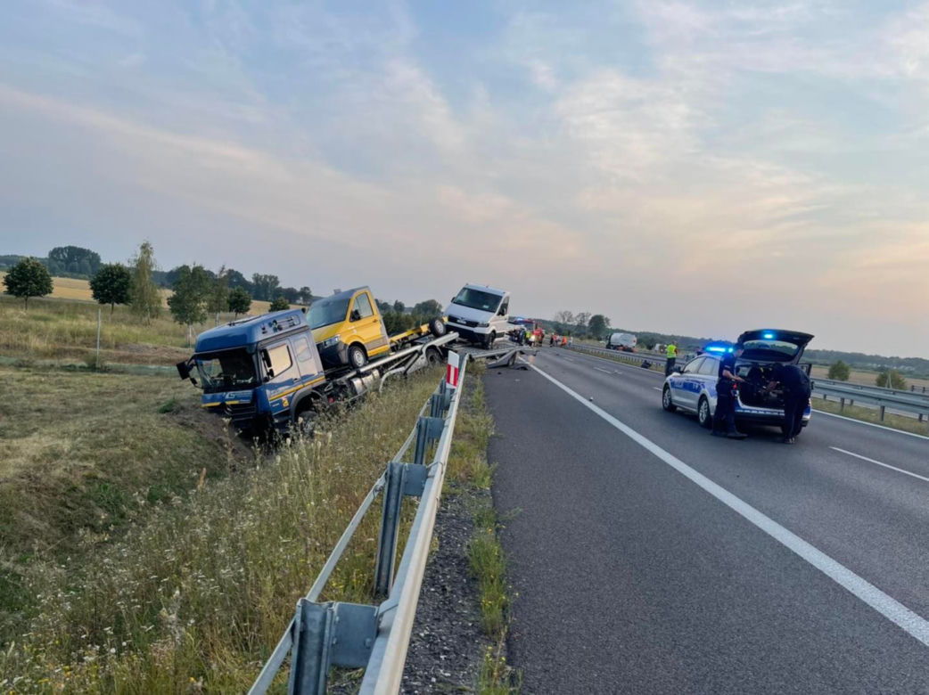 Uderzył w stojącego na drodze 27-latka! Tragedia na S5 koło Gniezna