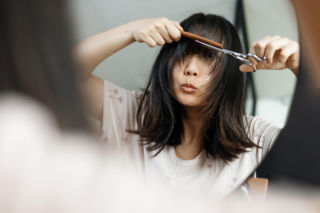 Czy będzie Ci pasować grzywka? Te kobiety zaryzykowały i zobacz, jak wyglądają. Poradnik, jak dobrać grzywkę do kształtu twarzy