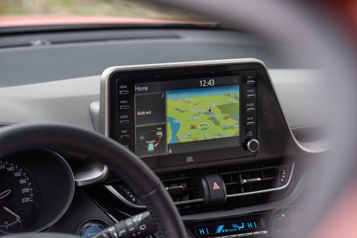 Toyota C-HR 2.0 Hybrid Dynamic Force 184 KM e-CVT vs Mazda CX-30 Skyactiv-X 180 KM 6MT AWD