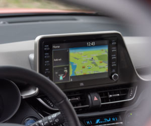 Toyota C-HR 2.0 Hybrid Dynamic Force 184 KM e-CVT vs Mazda CX-30 Skyactiv-X 180 KM 6MT AWD