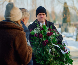 Podczas pogrzebu rodziców Alana Mariuszowi kompletnie puszczają nerwy.