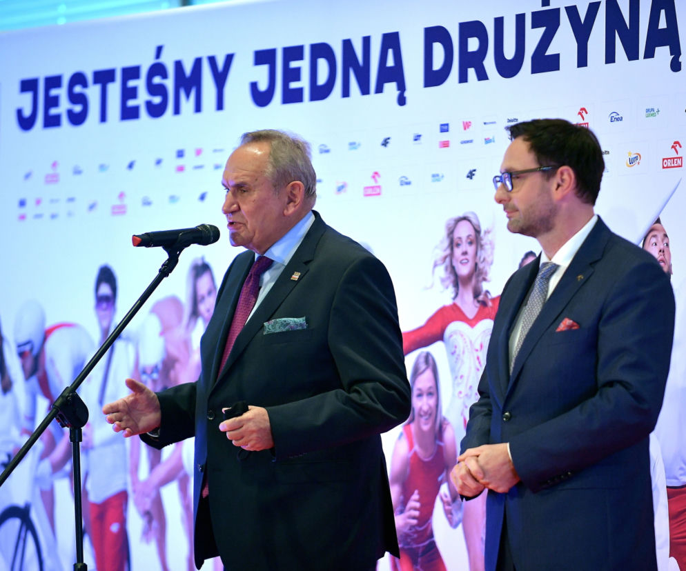 Prezes PKOl Andrzej Kraśnicki (L) i Prezes PKN Orlen Daniel Obajtek (P)