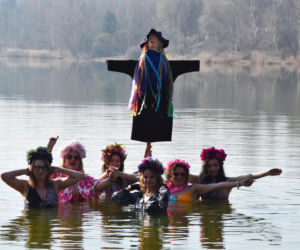 Królowe lodu i lodowi wojownicy pożegnali zimę. Marzanna wylądowała w głębinach!