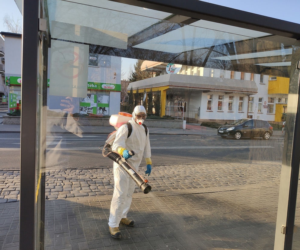 Kalisz walczy z koronawirusem! Trwa dezynfekcja miasta! [ZDJĘCIA] 