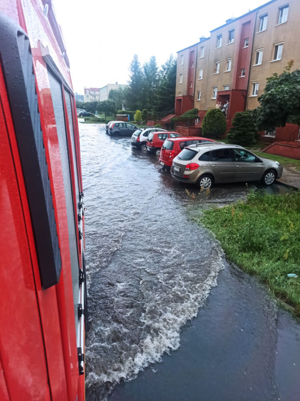 ​Osiedle Gronowo pod wodą po oberwaniu chmury