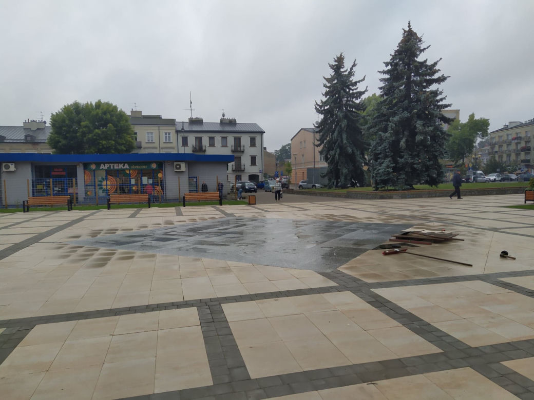 ZOBACZ jak wygląda plac gen. W. Sikorskiego w Siedlcach tuż po zakończeniu prac remontowych!