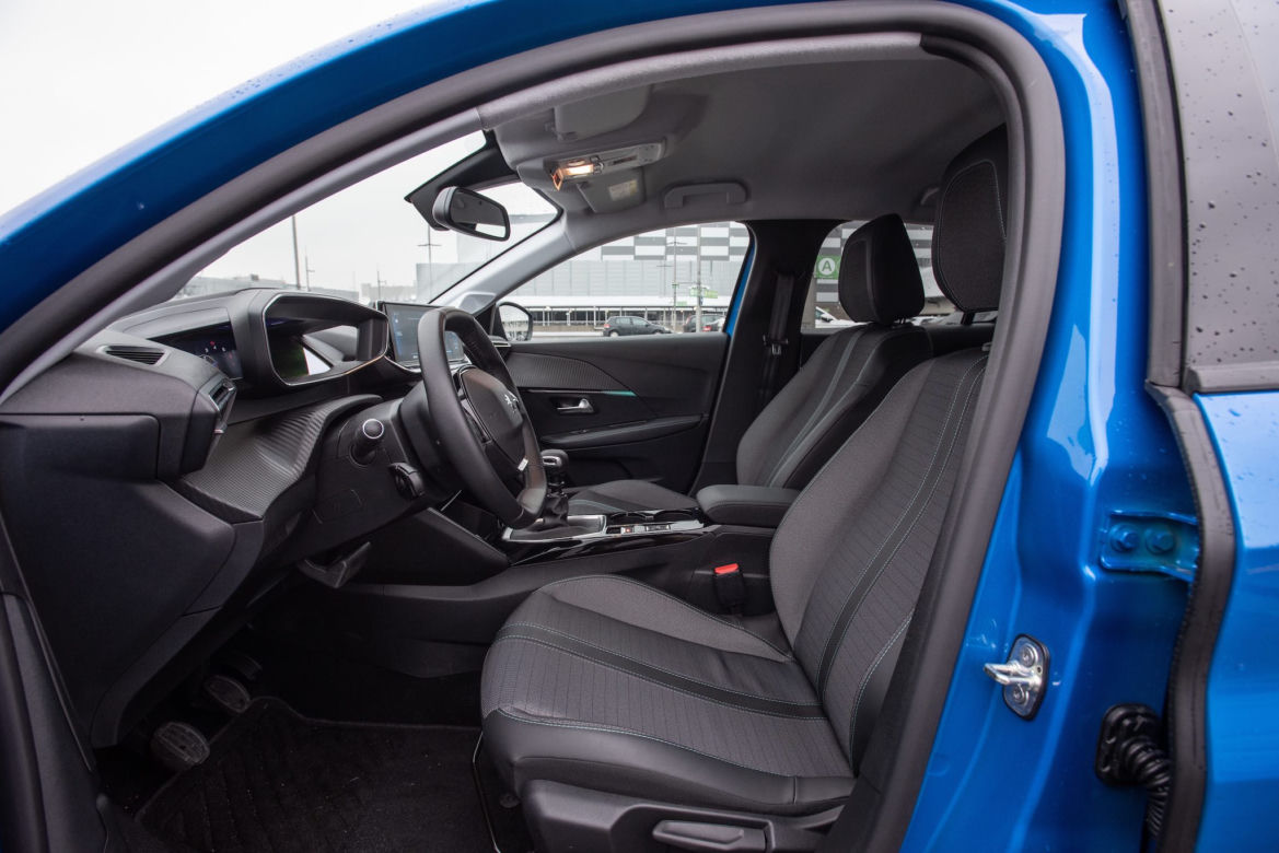 Peugeot 208 Allure vs Opel Corsa Elegance