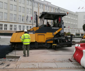 Piątek na placu budowy w centrum Torunia