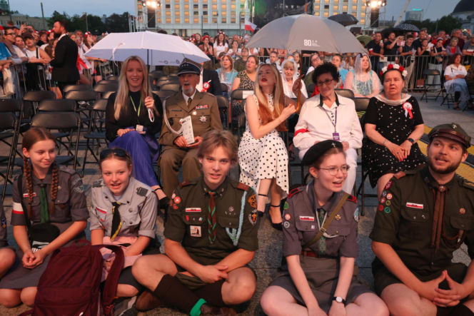 Rodzina Nawrockich śpiewa (nie)zakazane piosenki)