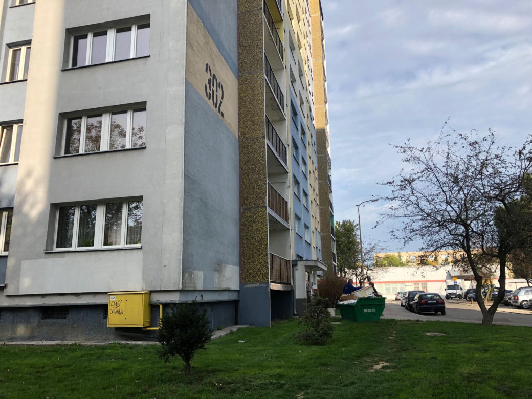 Blok, w którym zalęgły się insekty 