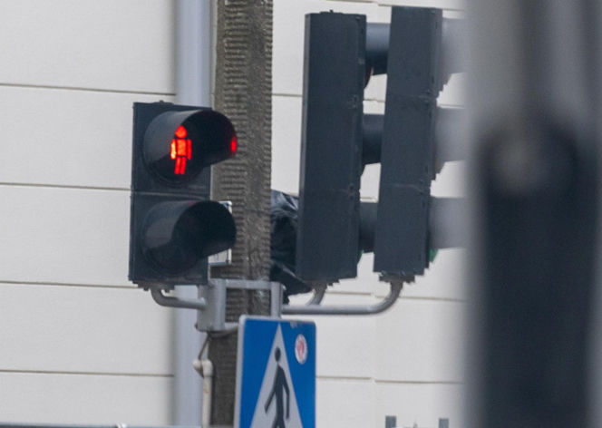 Bronisław Komorowski gnał do krawca z dżinsami. Po drodze złamał prawo!