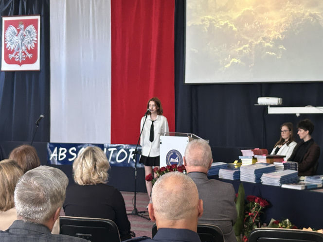 Czwartoklasiści po absolutorium. Wkrótce matury