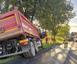 Tragiczny wypadek na DW-807 w Piastowie. Zginął kierowca  samochodu ciężarowego!