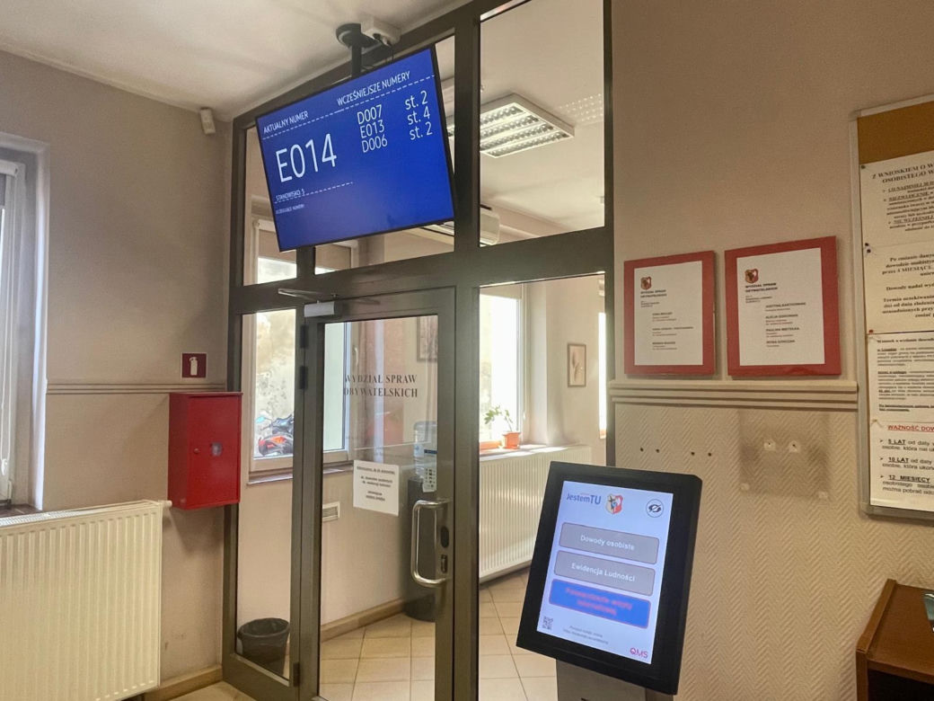 Biletomaty w urzędzie na Wałowej