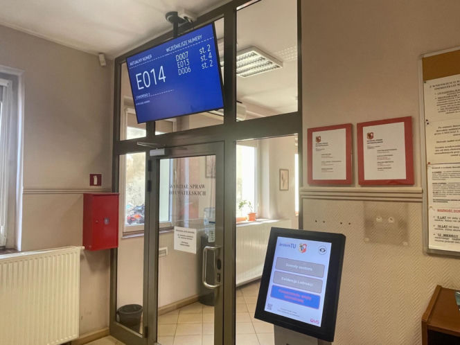 Biletomaty w urzędzie na Wałowej