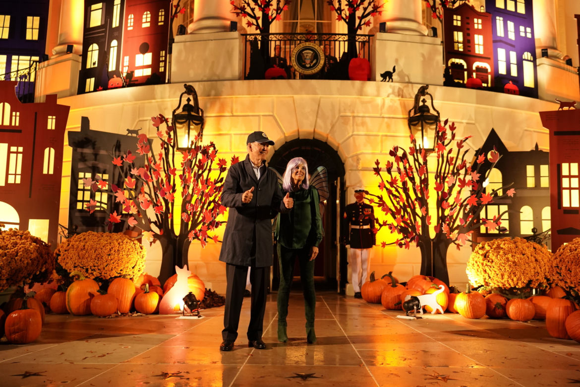 Pierwsza dama przebrała się na Halloween! Miała skrzydła i perukę. Jak wyglądała?