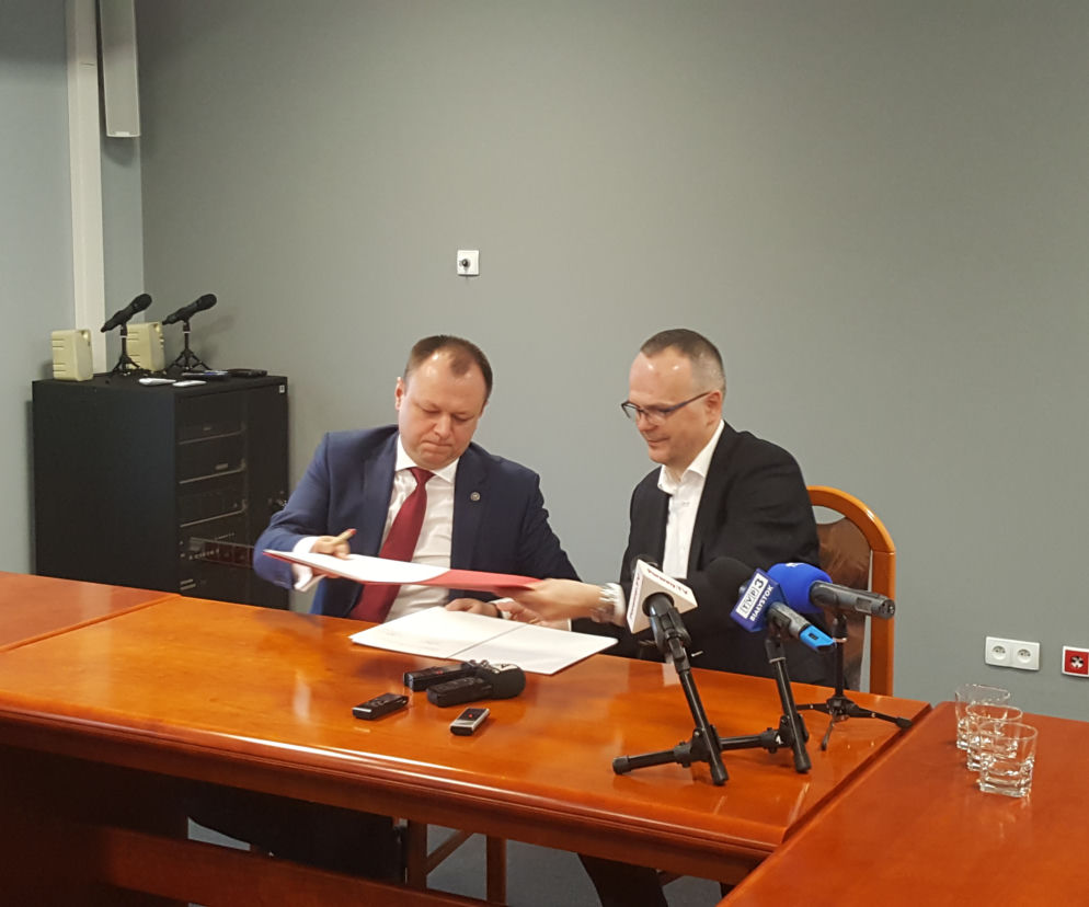 Maciej Materka-szef SKW i Robert Ciborowski - rektor UwB