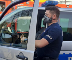 Koronawirus. Podkarpaccy policjanci otrzymali urządzenia do dezynfekowania 
