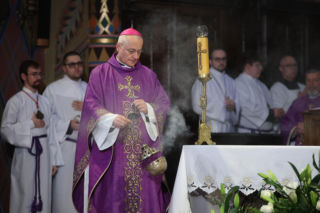 Kazanie na pogrzebie Łukasza Litewki. Od słów biskupa łzy lecą same. Zwrócił się do zmarłego