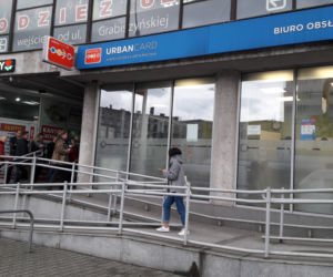 Kolejki do biura obsługi klienta Urbancard przy Grabiszyńskiej