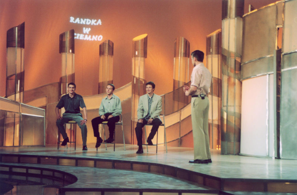 Randka w ciemno. Fenomen miłości zza parawanu