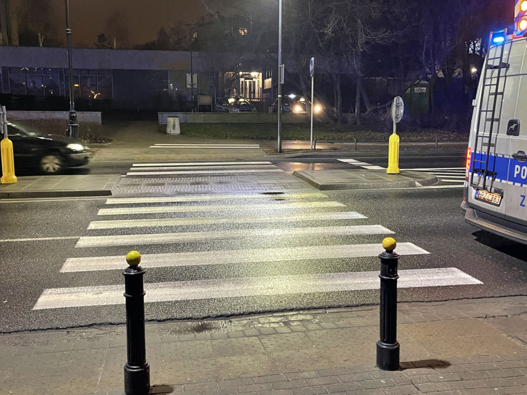 Potrącenie na przejściu w centrum. Pieszy w stanie krytycznym