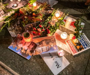 Manifestacja Białorusinów na rynku w Krakowie. Precz z Łukaszenką!