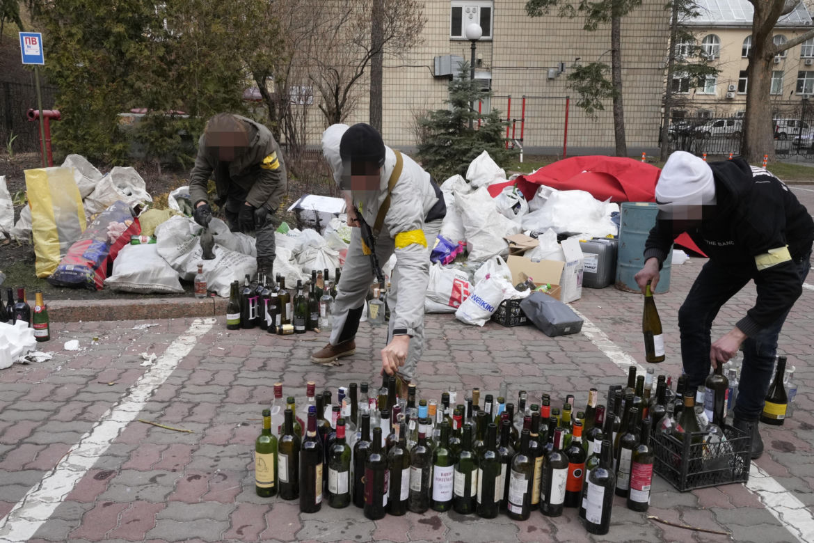 Wojna na Ukrainie - koktajle dla wroga