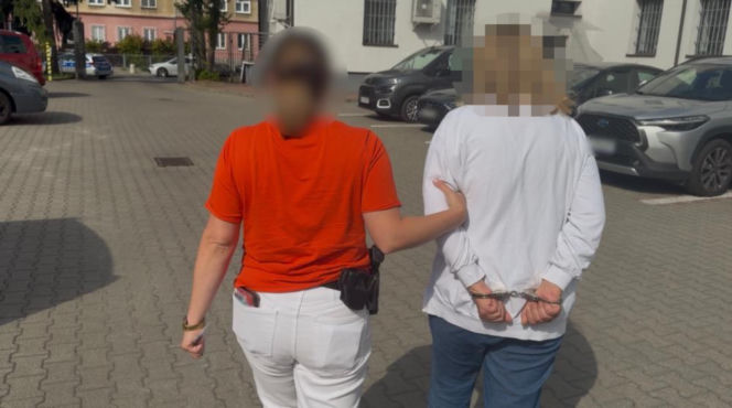 Zmasakrowała sąsiadkę. Biła po twarzy, kopała i groziła śmiercią