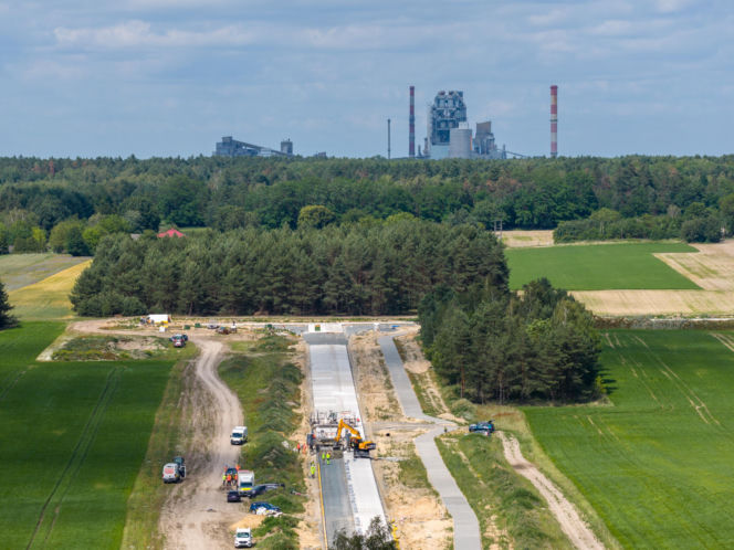 Betonowa technologia na gminnej drodze w Ożarowie