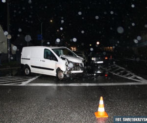 Wypadek w Suchedniowie. Policjanci w szoku. Golfem jechały dwie kozy