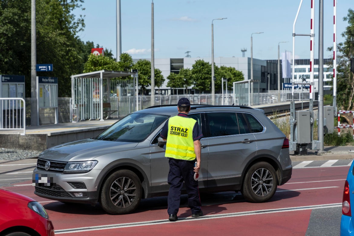 Nowe rogatki paraliżują ruch na południu Wrocławia. Kierowcy sami sobie winni?