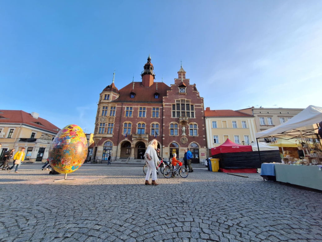 Tarnogórski Jarmark Wielkanocny 2025. Stoiska, atrakcje i świąteczna atmosfera na rynku