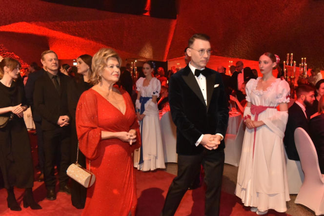 XIV Marszałkowski Bal Dobroczynny w CKK Jordanki. Zdjęcia ze środka. Efektowne kreacje VIP-ów