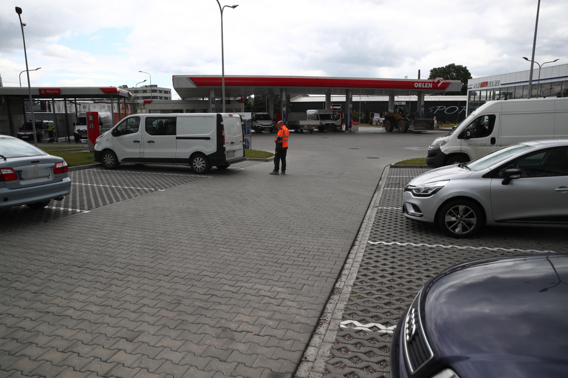 Zagadkowa śmerć na parkingu