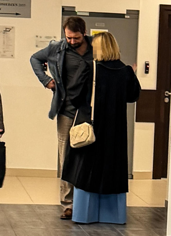 Rozwód Gąsiorowskiej i Żurawskiego w toku! Aktor czekał pod salą z kubkiem w ręku