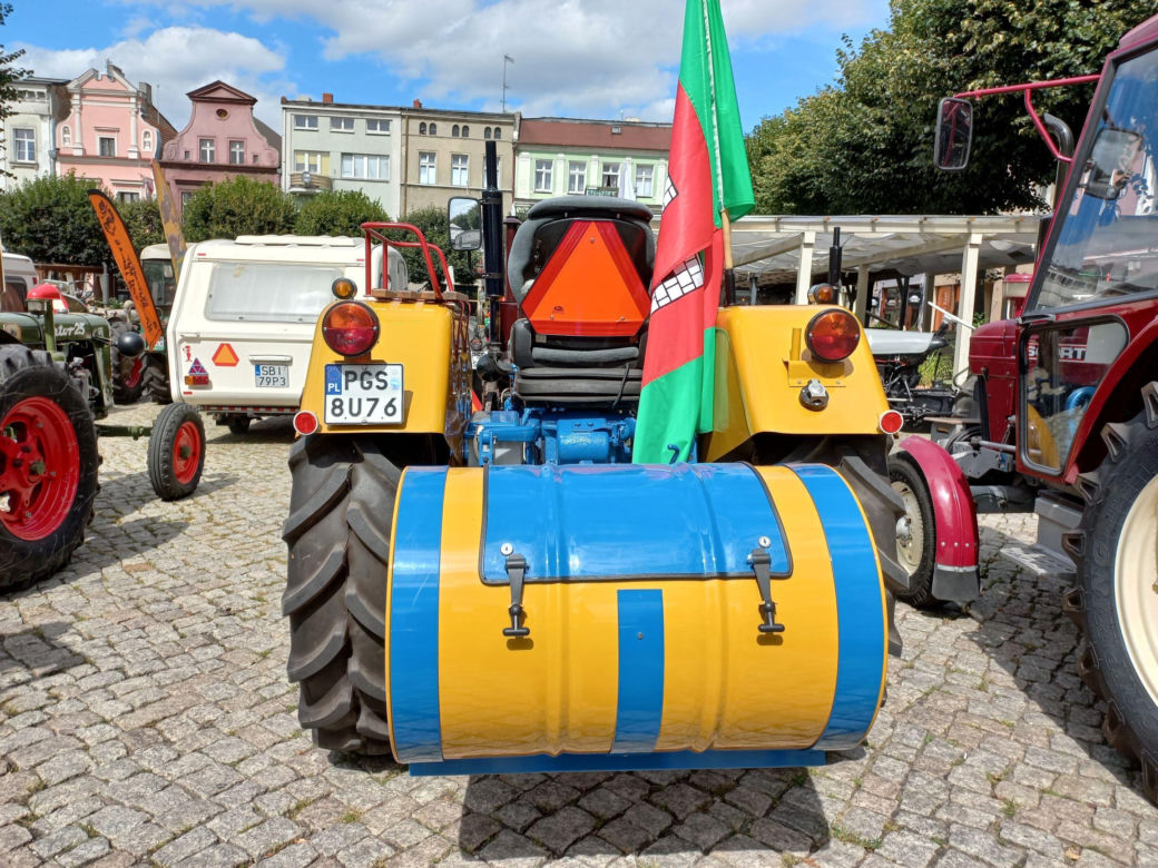 ​Zabytkowe traktory na rynku w Lesznie. Przedsmak festiwalu w Wilkowicach