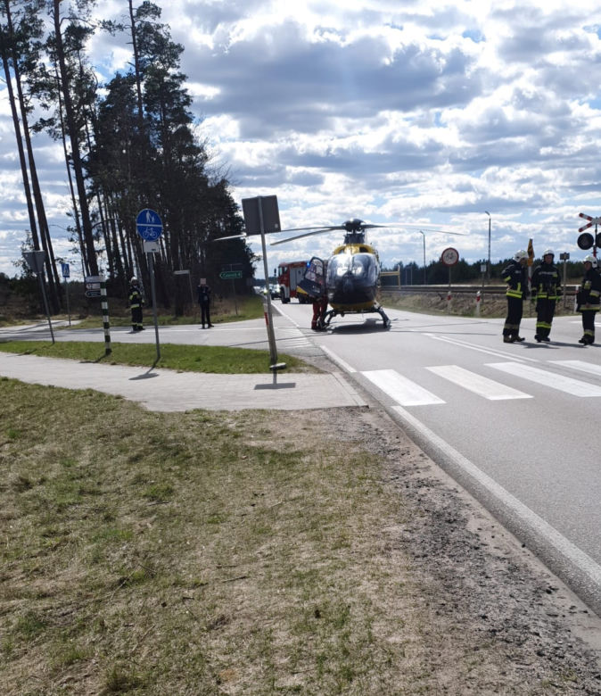 Koszmarny wypadek w Żabnie pod Chojnicami. Osobówka zmiotła z pasów 12-letnią dziewczynkę