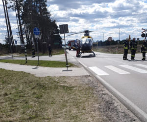Koszmarny wypadek w Żabnie pod Chojnicami. Osobówka zmiotła z pasów 12-letnią dziewczynkę