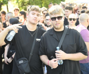 Fani w upale czekają na koncert The Weeknd. Tłumy w Warszawie