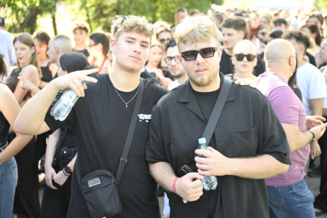 Fani w upale czekają na koncert The Weeknd. Tłumy w Warszawie