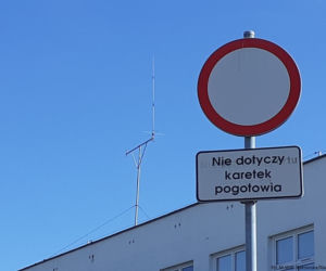 Namioty przed szpitalami