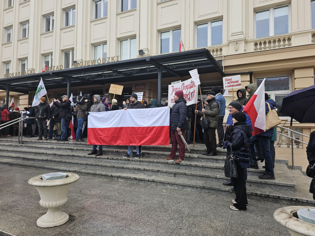 Protest “Nie dla deprawacji dzieci w szkołach”