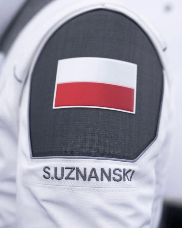 13 eksperymentów + symbole Polski na orbicie
